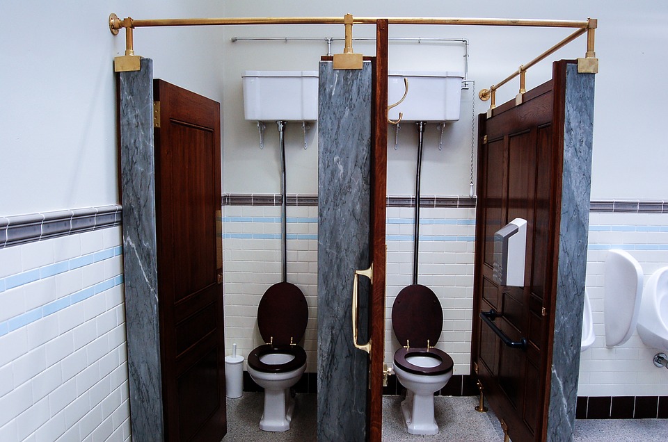 Mejora la satisfacción de tus clientes con un plus de higiene en los baños. 0